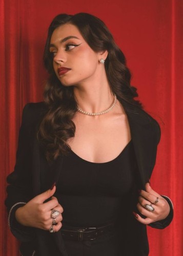 Полли, Г. Сургут